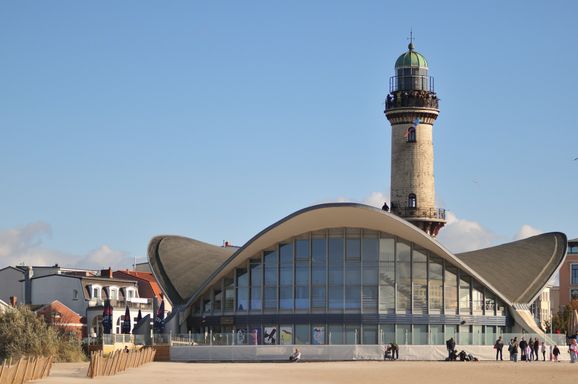 leuchttum rostock warnemünde und teepott